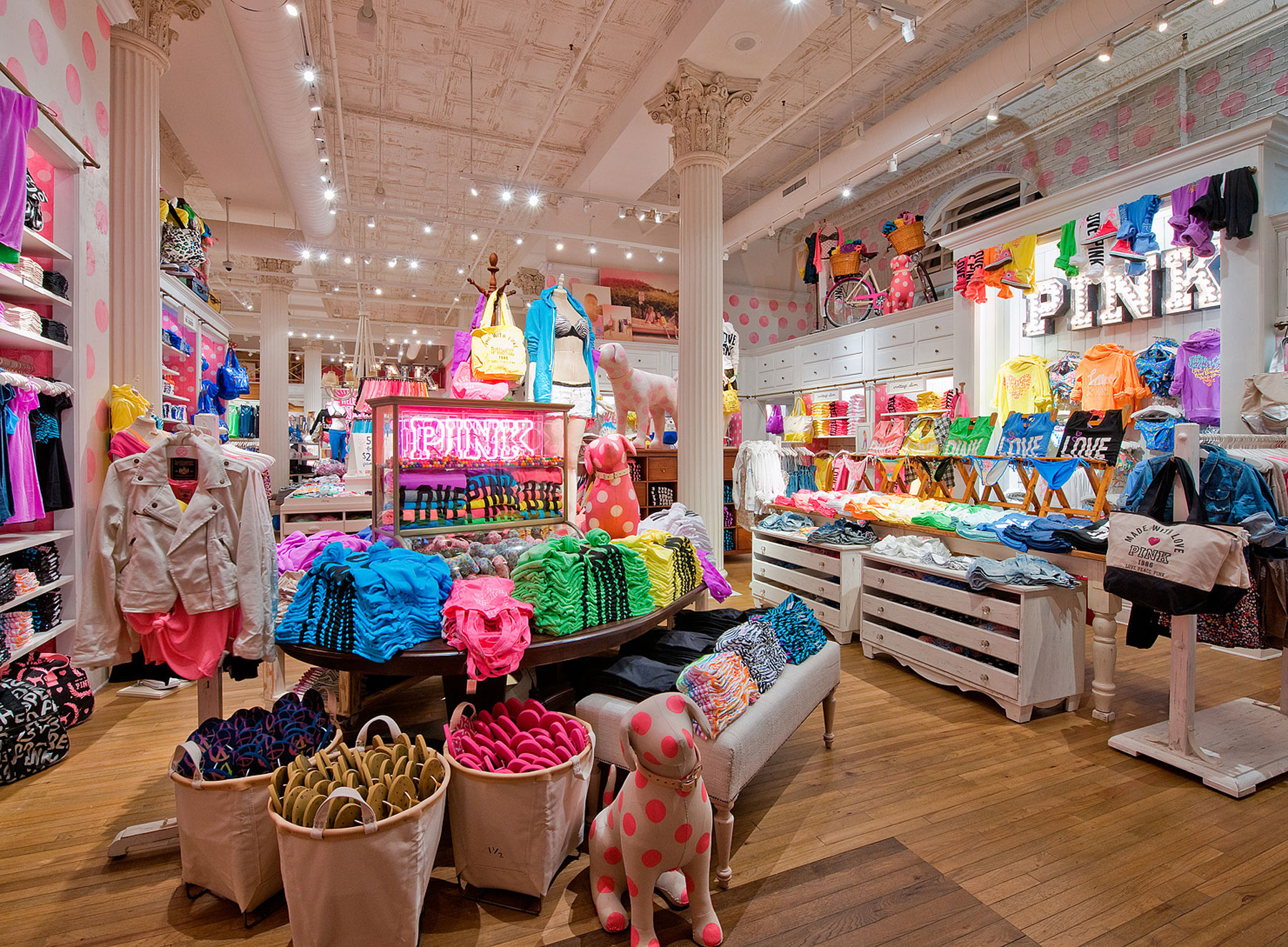 Pink Store SOHO - Lighting Design Alliance