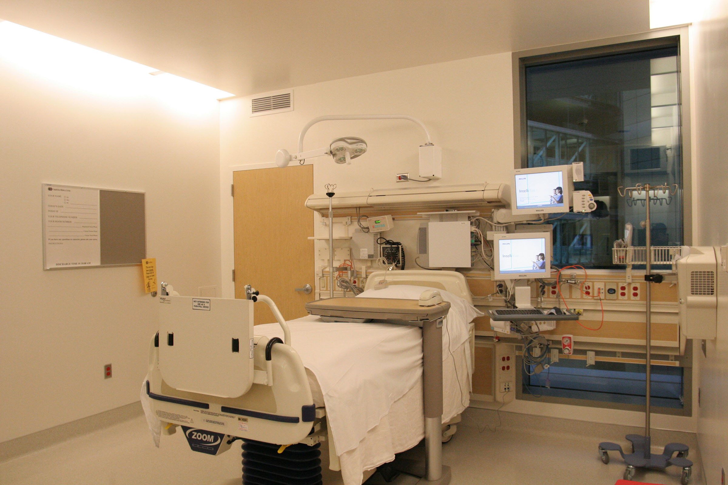 Cedars Sinai North Care Tower_Langdon Wilson_004 Lighting Design Alliance