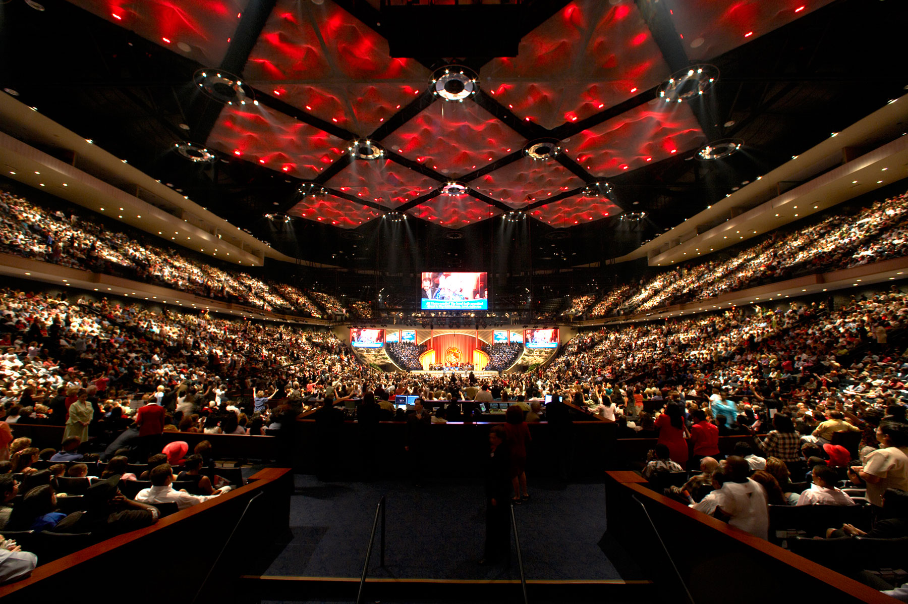 Lakewood-Church-002 – Lighting Design Alliance