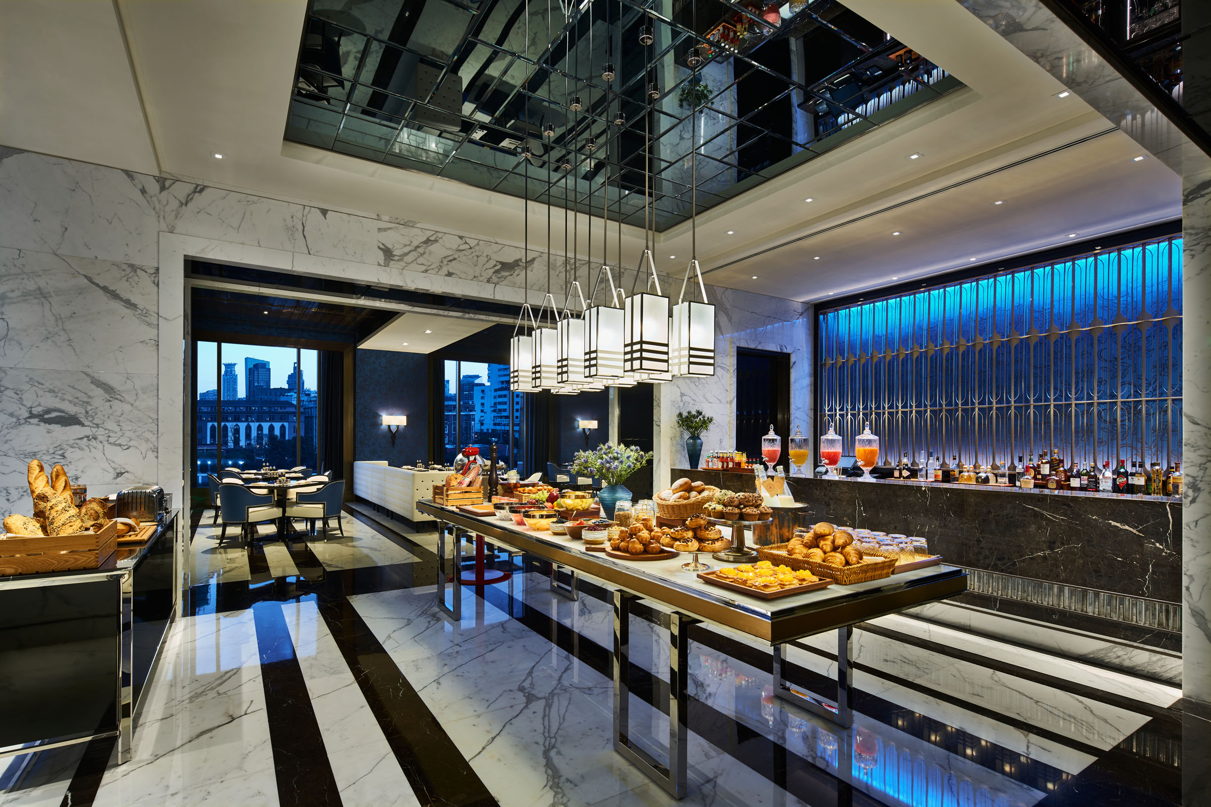 Cafe Bellagio Breakfast table 早餐台 Lighting Design Alliance